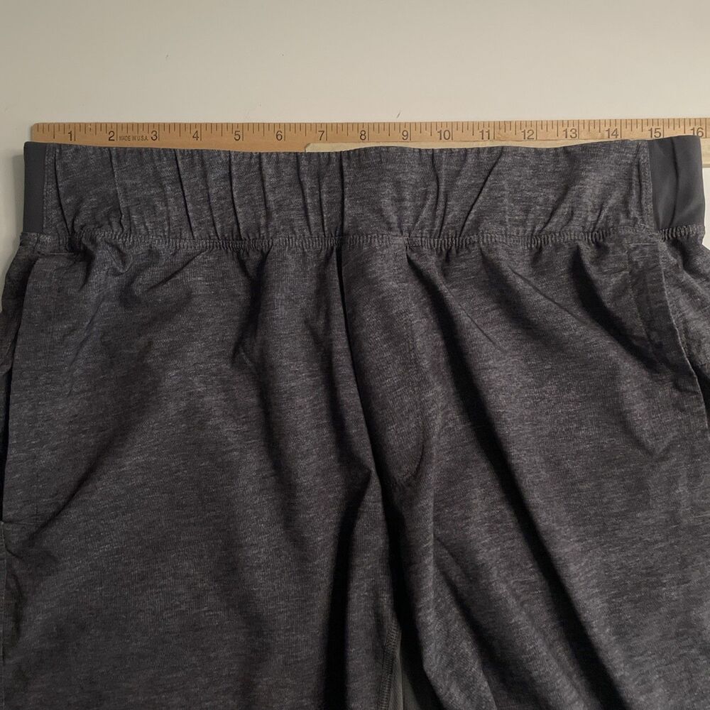 Lululemon Large T.H.E. Short 9” Heather Texture Printed Greyt Deep Coal Yellow - Picture 7 of 10